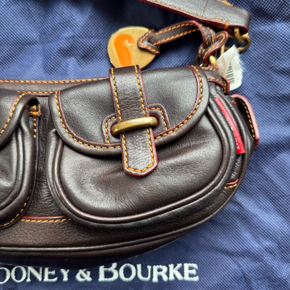 RARE Vintage Dooney & Bourke Brown Pebbled Leather Banana Shoulder Bag - Picture 2 of 15
